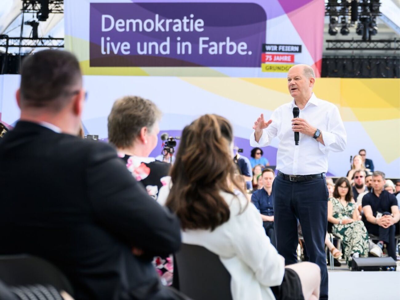 Есть четкие правила поставок немецкого оружия, которые согласованы с Украиной и работают, отметил Шольц