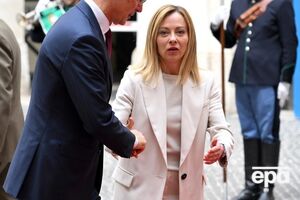 Мелоні зазначила, що не знає, чому Столтенберг закликав дозволити Україні бити по РФ західною зброєю