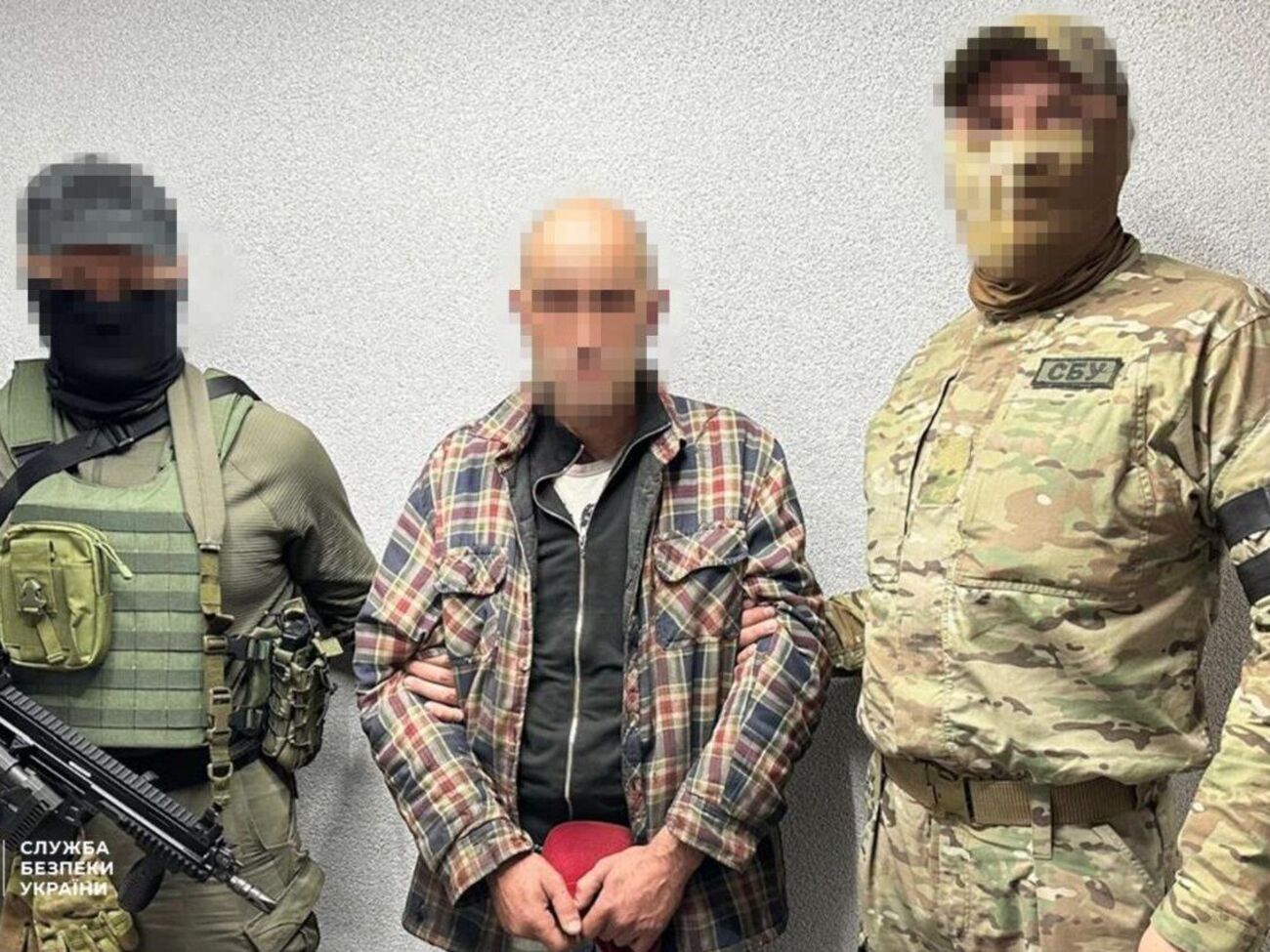 По данным следствия, фигурант находился на прямой связи с кадровым сотрудником главного управления Генштаба вооруженных сил РФ