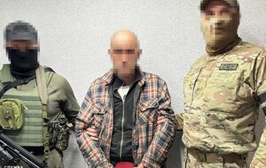 По данным следствия, фигурант находился на прямой связи с кадровым сотрудником главного управления Генштаба вооруженных сил РФ