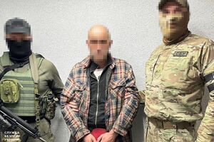 По данным следствия, фигурант находился на прямой связи с кадровым сотрудником главного управления Генштаба вооруженных сил РФ