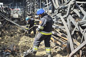 Рятувальники й далі розбирають завали, шукають тіла й останки загиблих