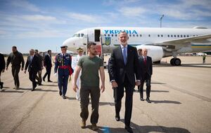 Зеленського в аеропорту в Мадриді зустрічав король Іспанії Феліпе VI