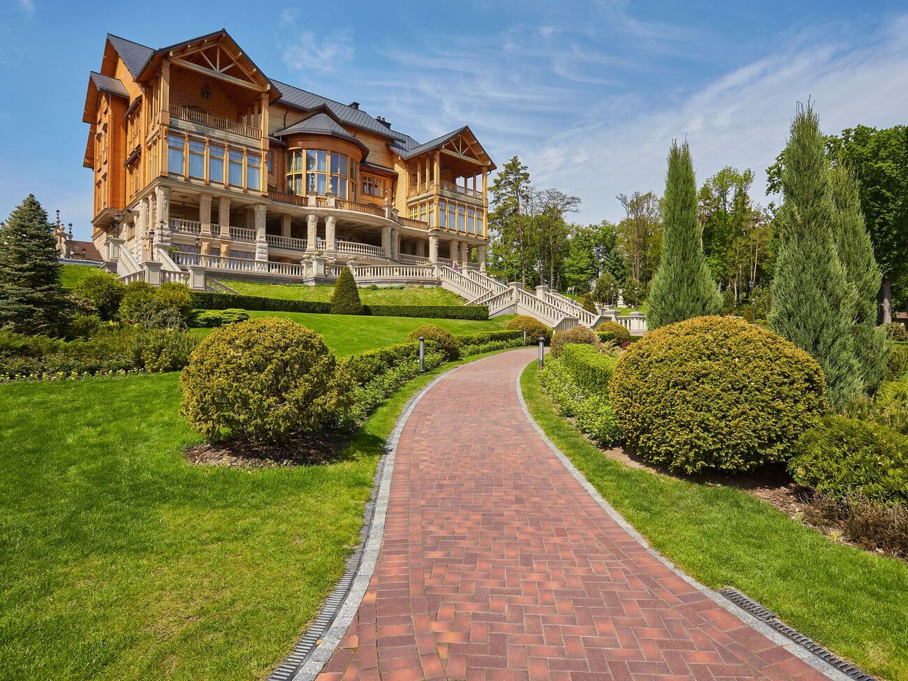 "Межигорье" – бывшая резиденция Януковича в селе Новые Петровцы