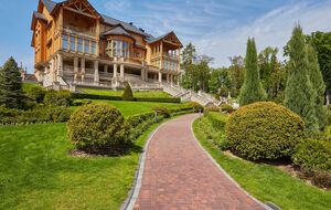 "Межигорье" – бывшая резиденция Януковича в селе Новые Петровцы