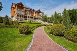 "Межигорье" – бывшая резиденция Януковича в селе Новые Петровцы