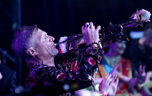 Олег Скрипка родился 24 мая 1964 года