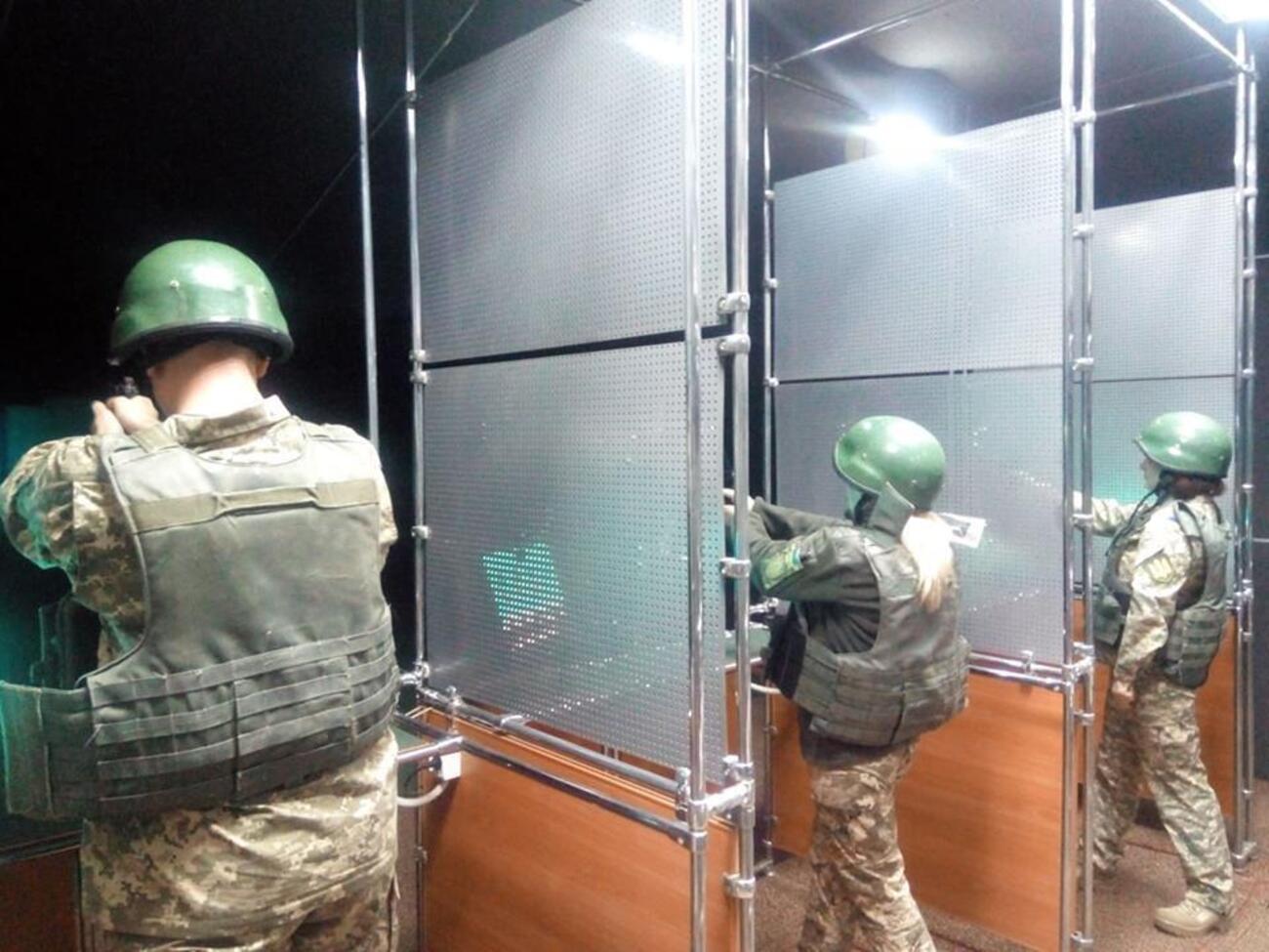 Правоохоронці розслідують імовірну причетність посадовця Військового коледжу сержантського складу до організації незаконного переправлення за кордон чоловіків призовного віку