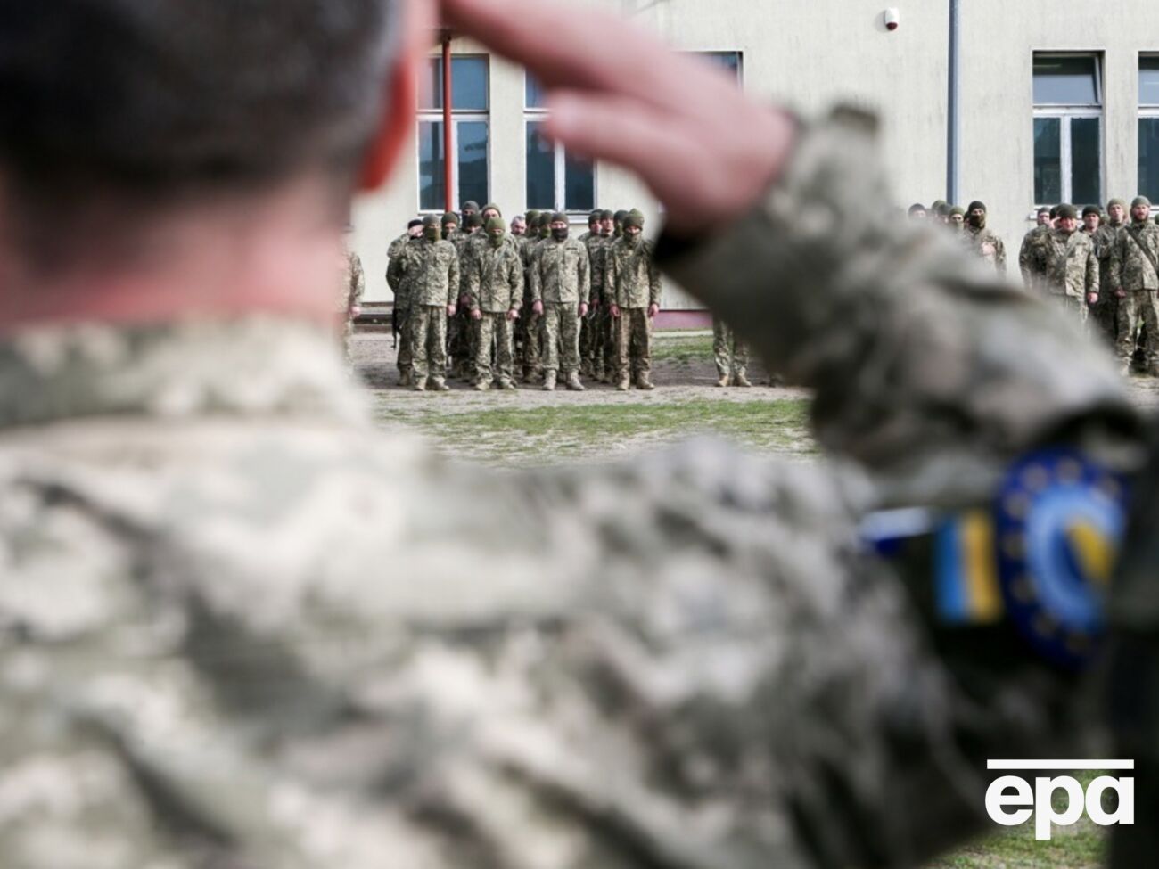 Дискусії про скерування інструкторів в Україну тривають, зазначили в Міноборони України