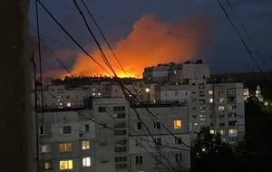 Пожар сняли очевидцы из многих точек