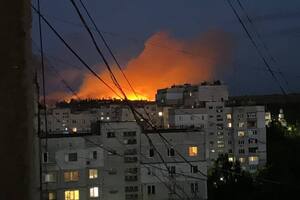 Пожар сняли очевидцы из многих точек