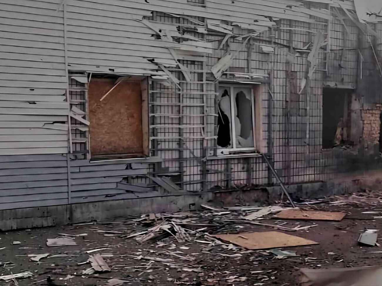 Унаслідок обстрілів пошкоджено спортклуб, приватний будинок, автомобіль і господарську споруду