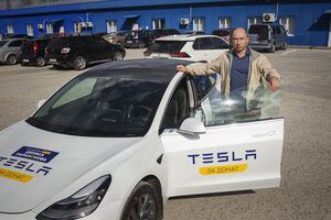 Денис Парамонов: Моя Tesla поможет оборудовать еще больше больниц