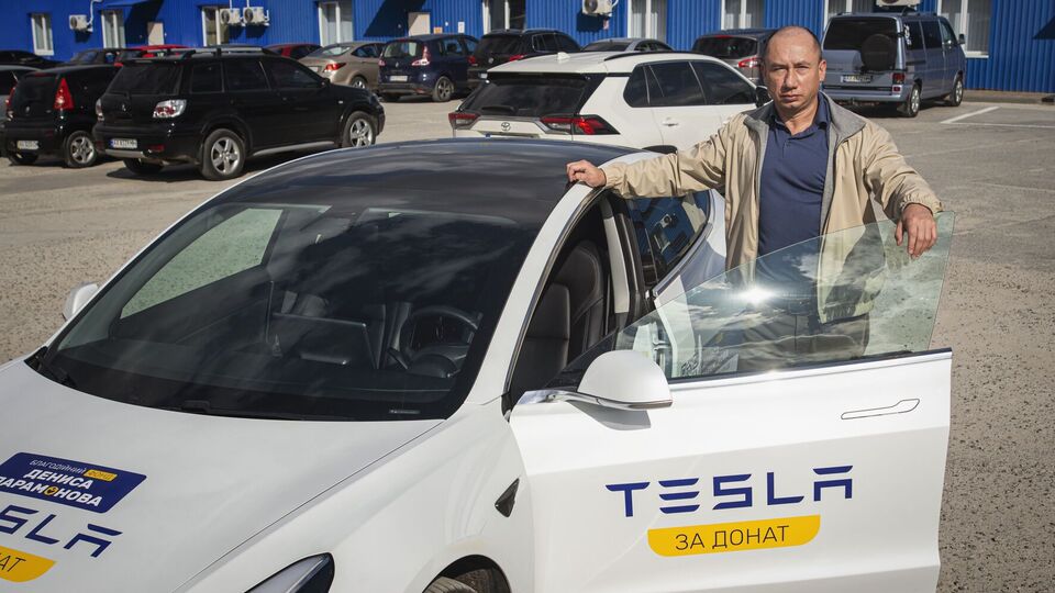 Денис Парамонов: Моя Tesla допоможе обладнати ще більше лікарень