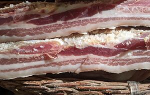 Сало нужно выбирать достаточно тонкое