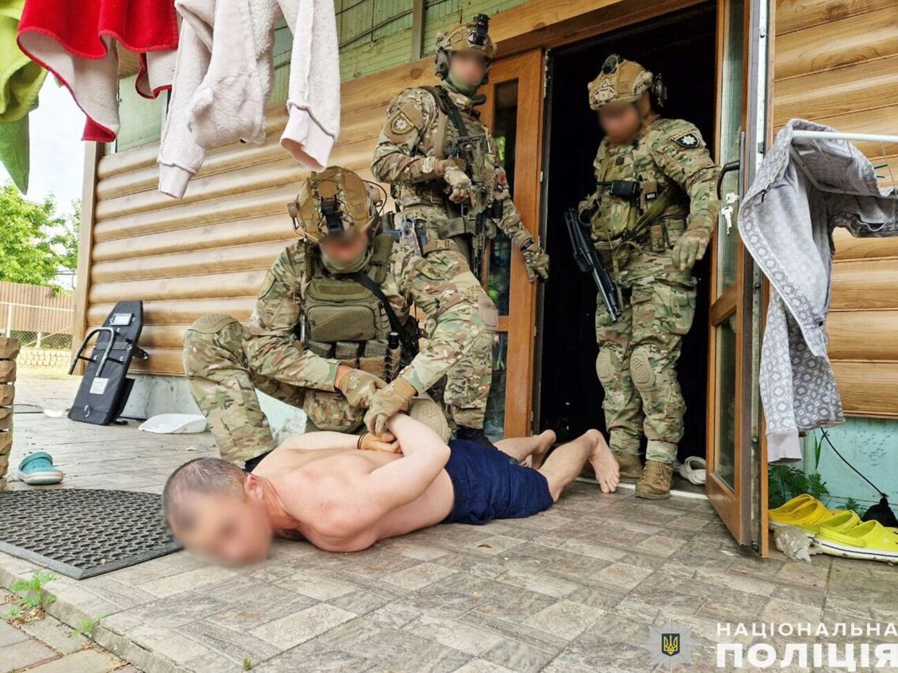 Двох жителів Запорізької та Миколаївської областей підозрюють у підриві будівлі банку та спробі крадіжки