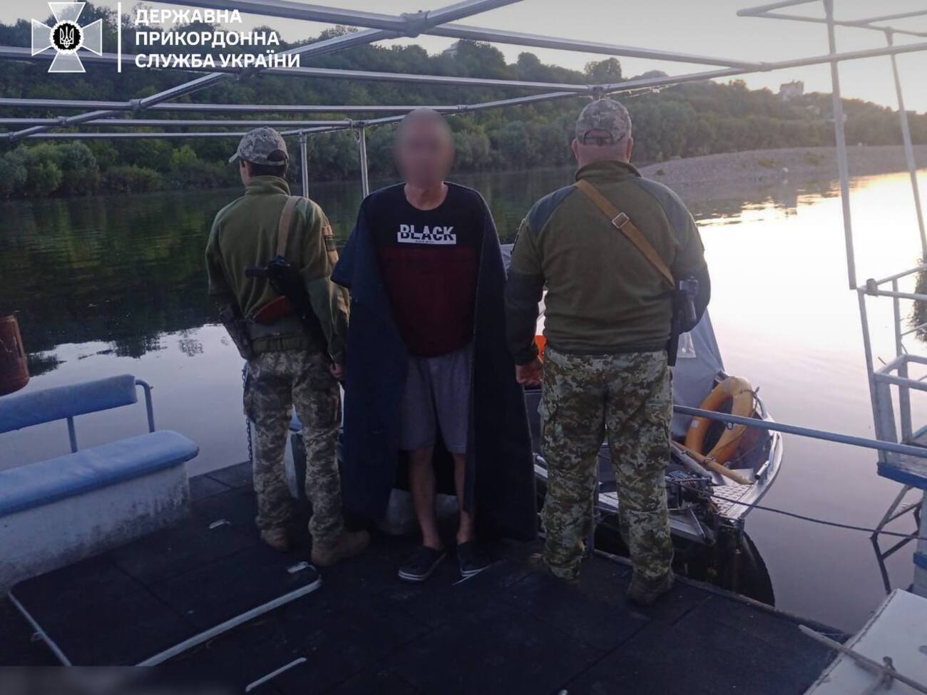 Замість дівчини на березі річки громадянина Молдови зустріли українські прикордонники