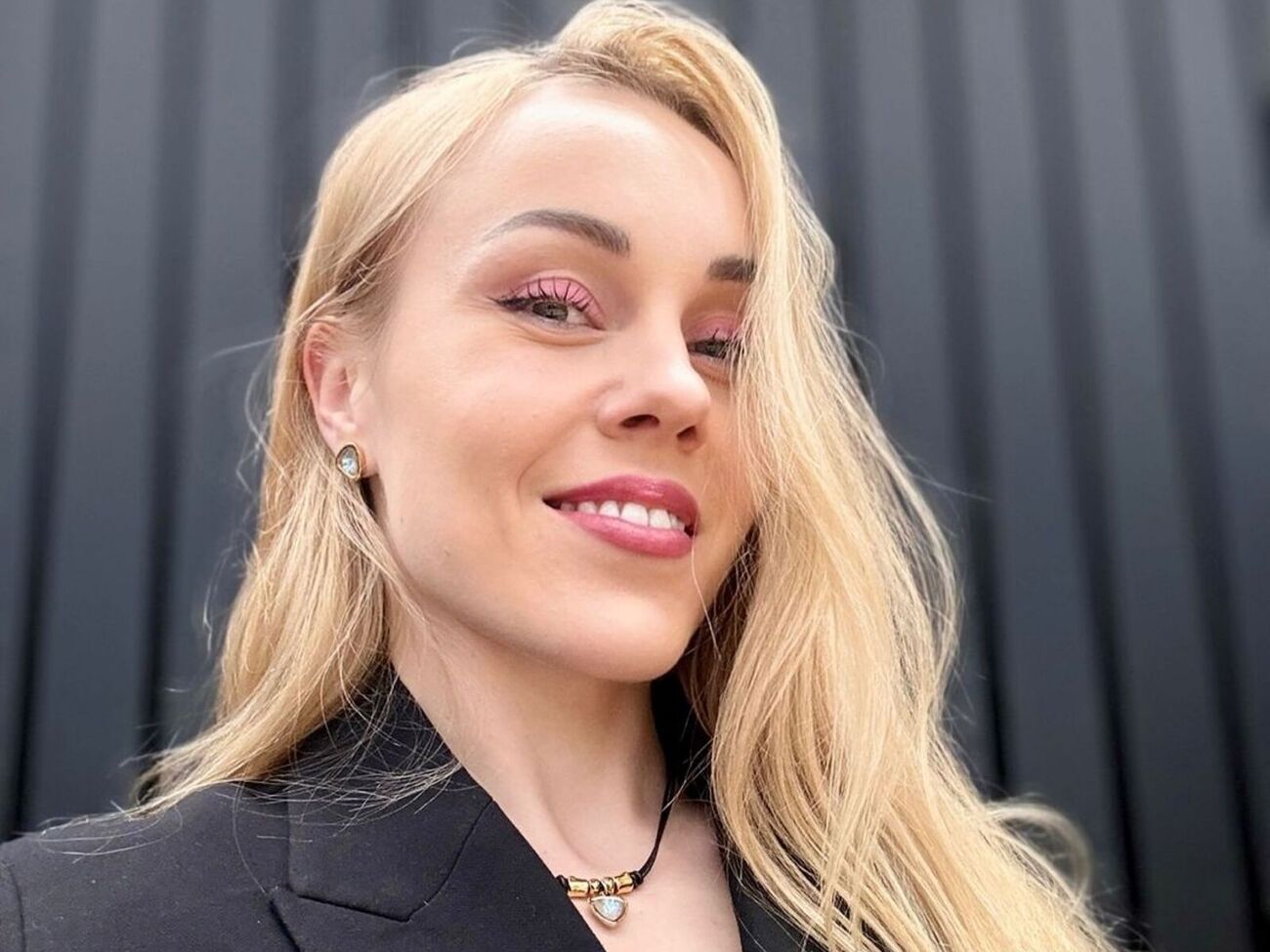 Тополя: Включаю 10 разных артистов – и на первого, третьего и пятого скажу, что это один и тот же. Все начинают петь мелизмы