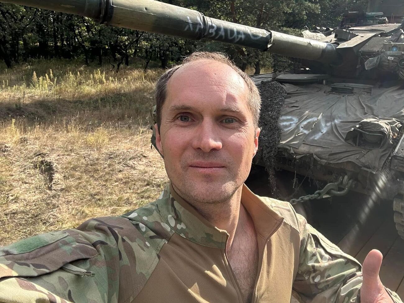 Маленькую посадку на Харьковщине буквально снесли корректируемые авиабомбы. Несколько украинцев раскопали себя, поднялись и внезапно встретили российских штурмовиков