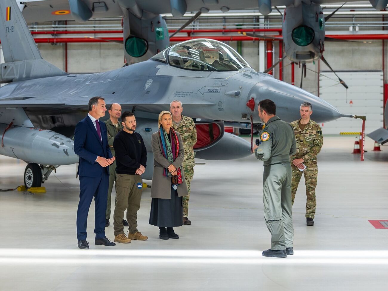 Зеленский увидел F-16, предназначенные для Украины