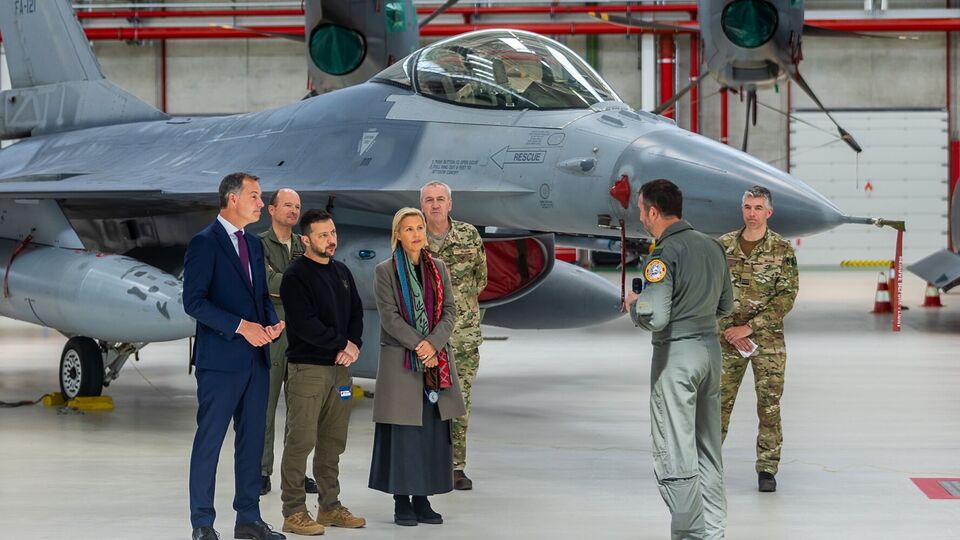 Зеленський побачив F-16, призначені для України