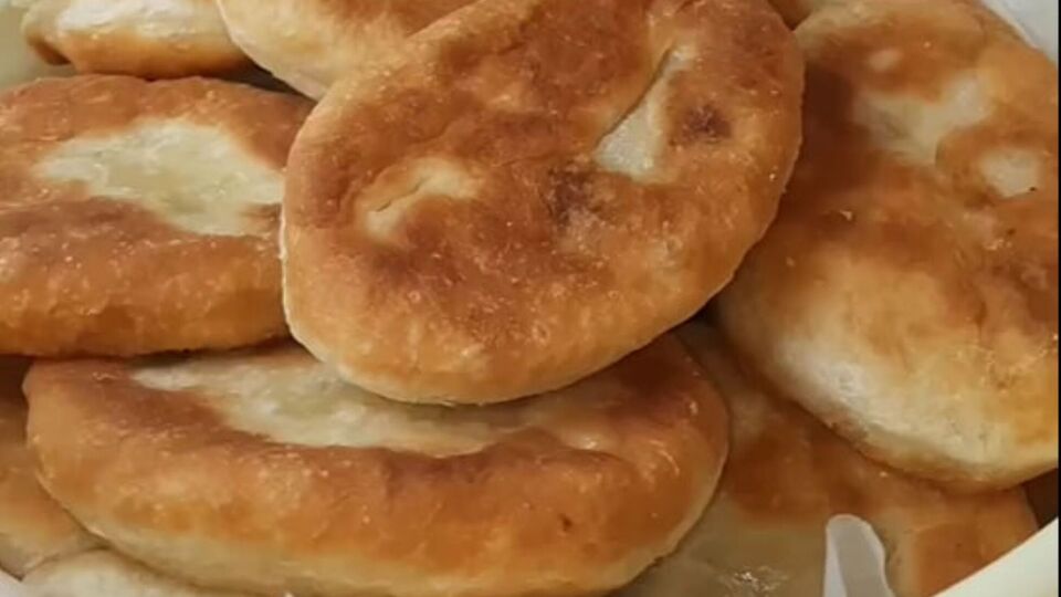 Тісто "Водолоз" після замішування має трохи липнути до рук