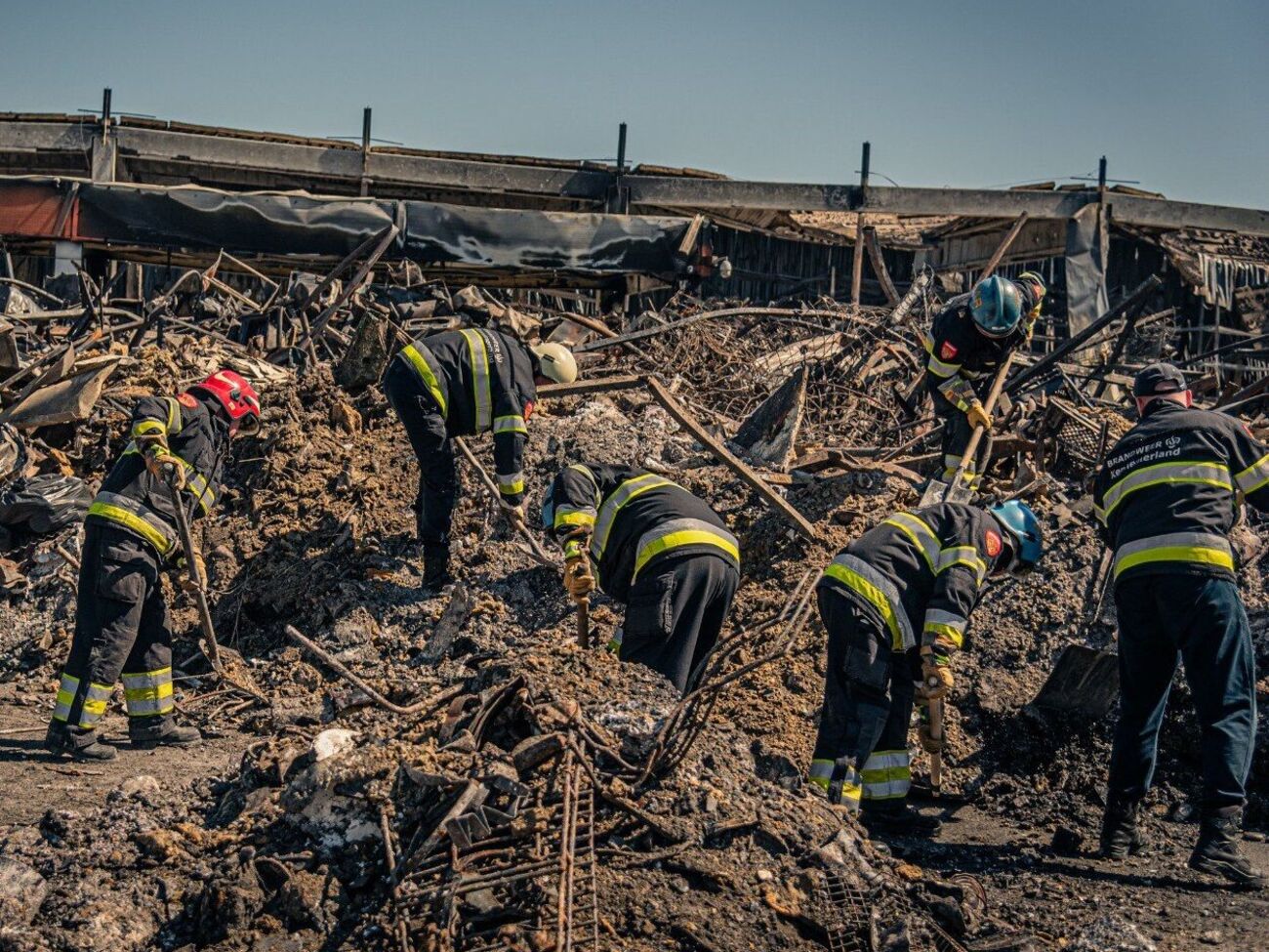 Російські окупанти вдарили по "Епіцентру" 25 травня