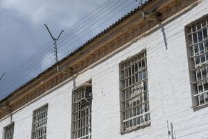В камерах туалеты есть, а в автозаках не было, отметил Луценко