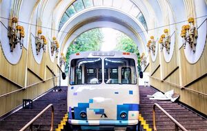 Пьяный силовик выбросил подростка из окна фуникулера, пришло к выводу следствие