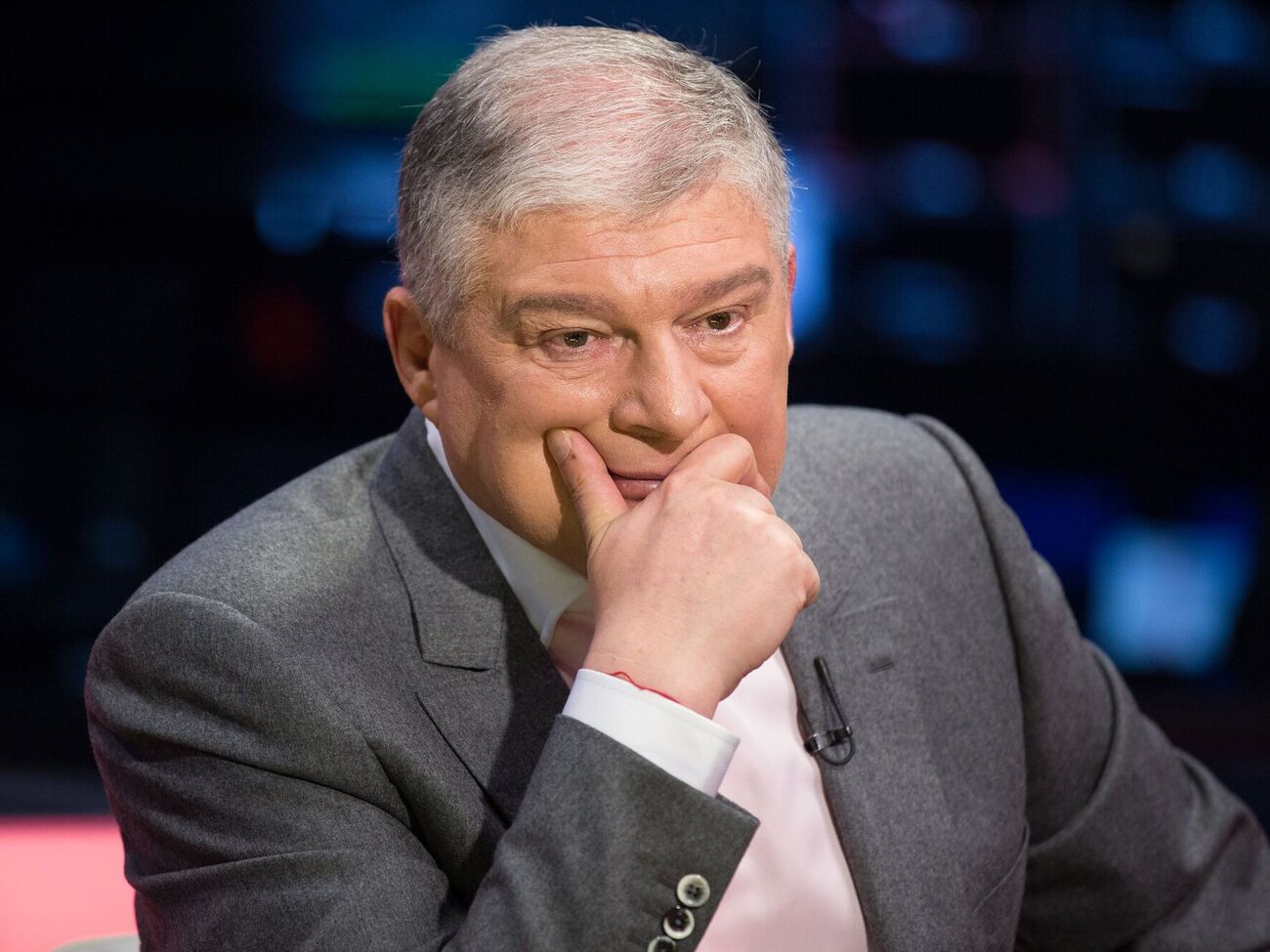 Червоненко с февраля по сентябрь 2005 года был министром транспорта и связи Украины