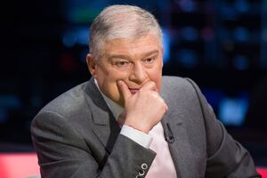 Червоненко с февраля по сентябрь 2005 года был министром транспорта и связи Украины