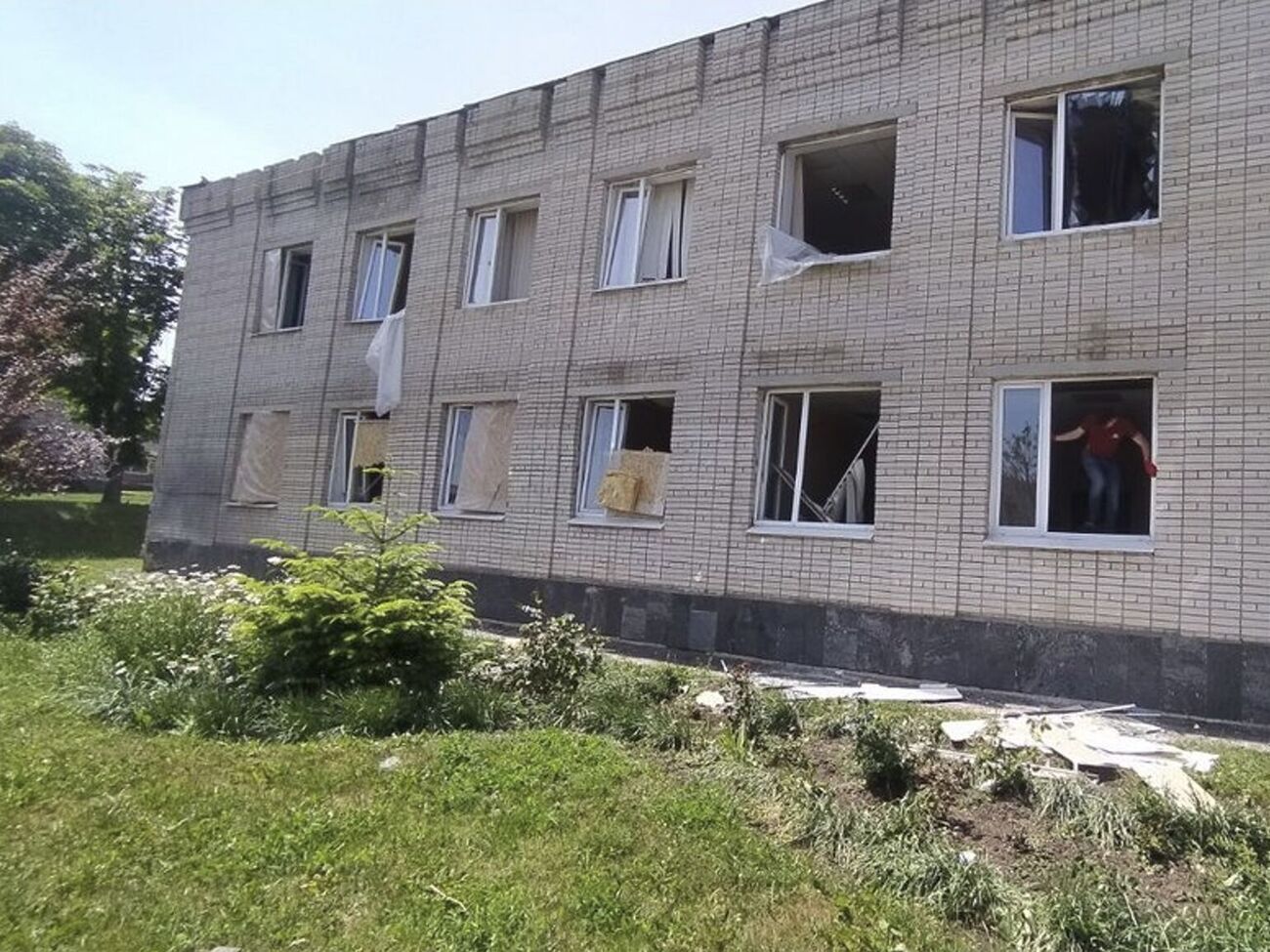 Унаслідок російського повітряного удару у Краснопільській громаді пошкоджені будинок культури, адміністративні будівлі, зазначили в ОВА