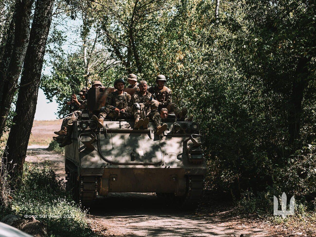 ЗСУ відбивали 20 атак окупантів від початку доби, частина боїв триває, ситуація контрольована, зазначили в Генштабі