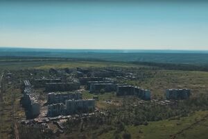 Росіяни вже знищили авіаударами більшість будівель у районі Часового Яру й тепер працюють артилерією, прикриваючи штурмові дії піхоти, кажуть у ЗСУ