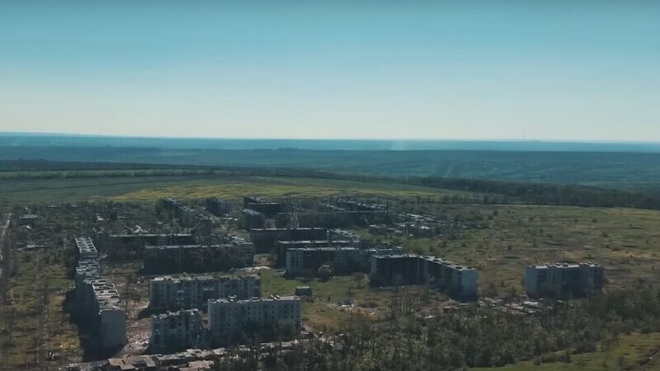Росіяни вже знищили авіаударами більшість будівель у районі Часового Яру й тепер працюють артилерією, прикриваючи штурмові дії піхоти, кажуть у ЗСУ