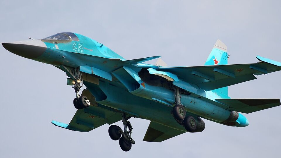 По данным СМИ, строительство ангаров началось в ноябре 2023 года, а завершилось в начале 2024 года