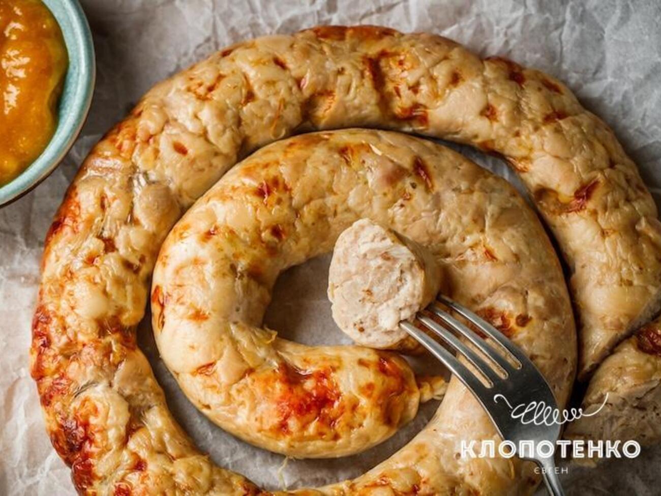 Ковбасу потрібно запікати до золотистої скоринки