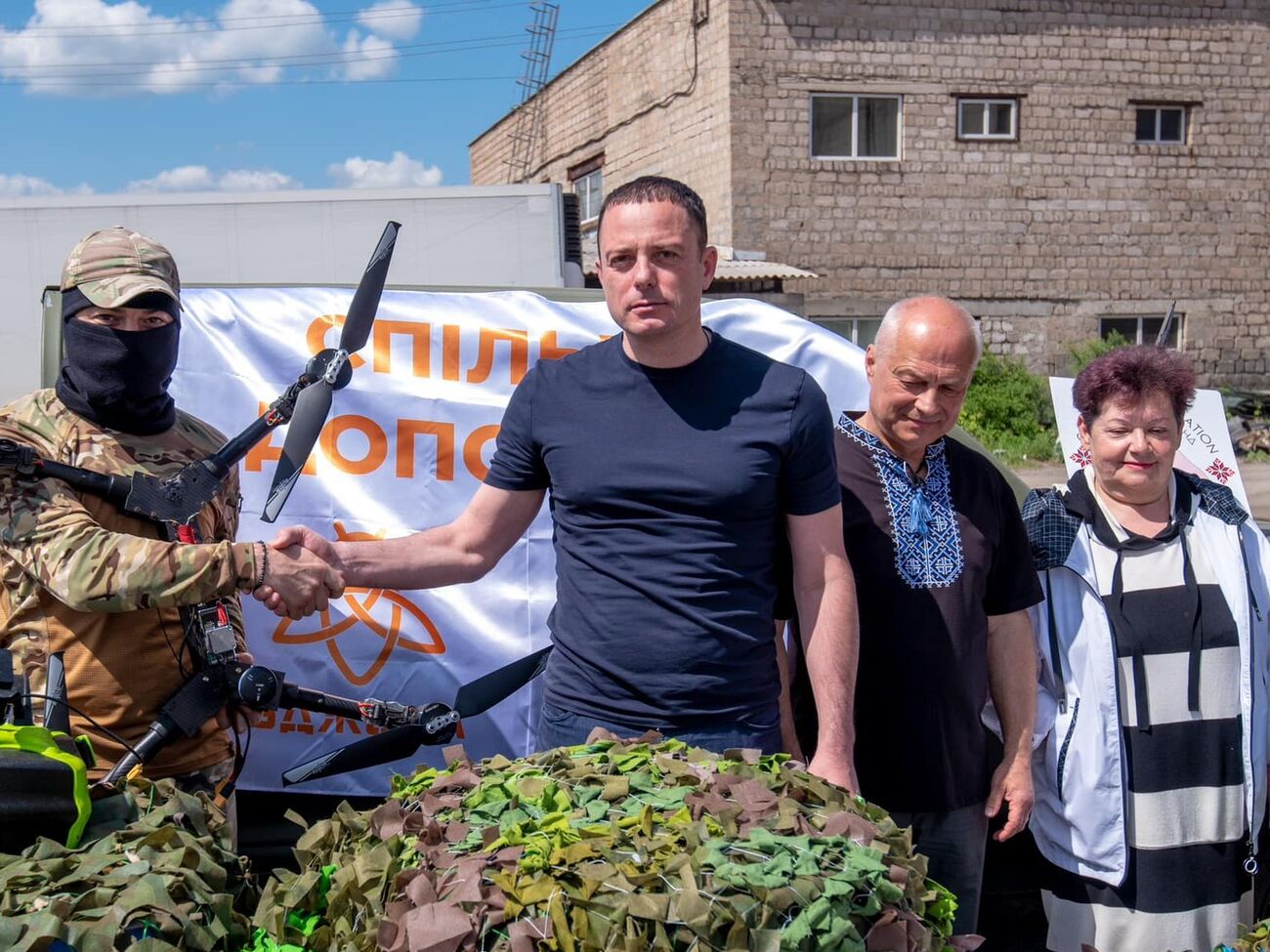 Андрій Білоусов: Також передаємо на передову перший безпілотний автомобіль, який волонтери й фахівці виготовили на замовлення наших воїнів