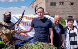 Андрій Білоусов: Також передаємо на передову перший безпілотний автомобіль, який волонтери й фахівці виготовили на замовлення наших воїнів