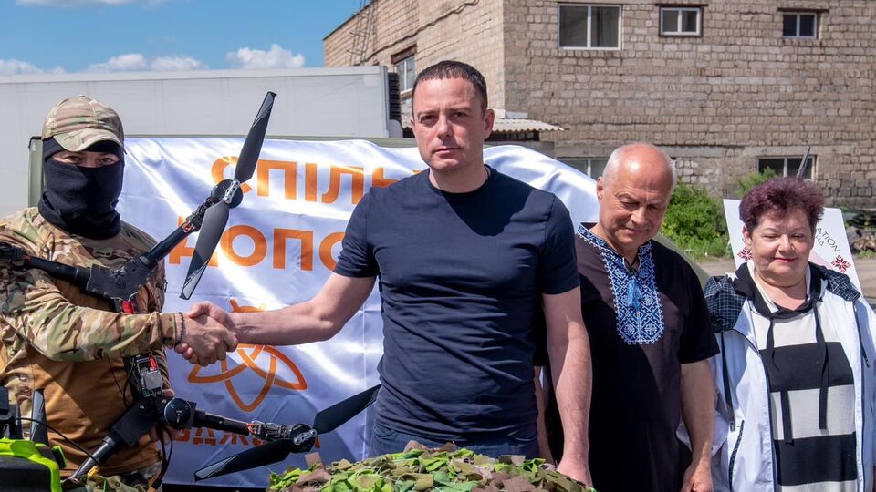 Андрій Білоусов: Також передаємо на передову перший безпілотний автомобіль, який волонтери й фахівці виготовили на замовлення наших воїнів