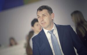 СБУ саджає Путіна на болючий шпагат. Через удари по НПЗ Кремль змушений обирати: зберігати ціни на бензин чи експортувати його, щоб мати гроші на фронт