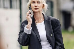 Какой тыл во время войны, когда все внимание приковано к полю боя? Часы операций, лужи крови и сложные решения врачей, протезистов и реабилитологов остаются за кадром