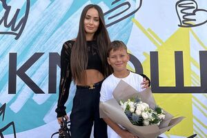 Мішина одна виховує сина