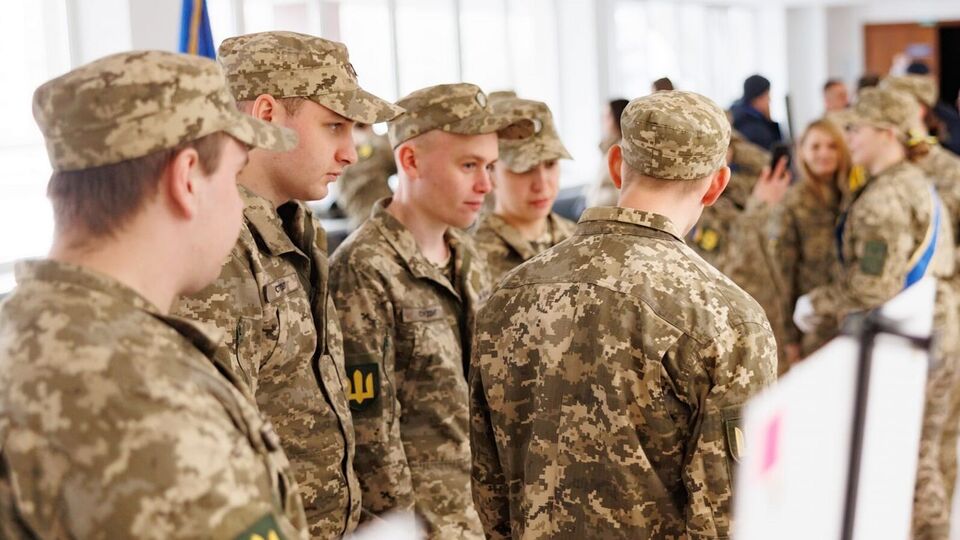 Лазуткин подчеркнул, что одновременно мобилизовать такое количество людей не будут