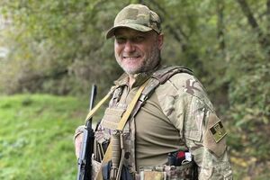 Коли люди рвуть одне одному горлянки за своїх "месій" – це гидко і дико. Ворог – не Порошенко, не Зеленський, а Путін зі своєю сатанинською клікою