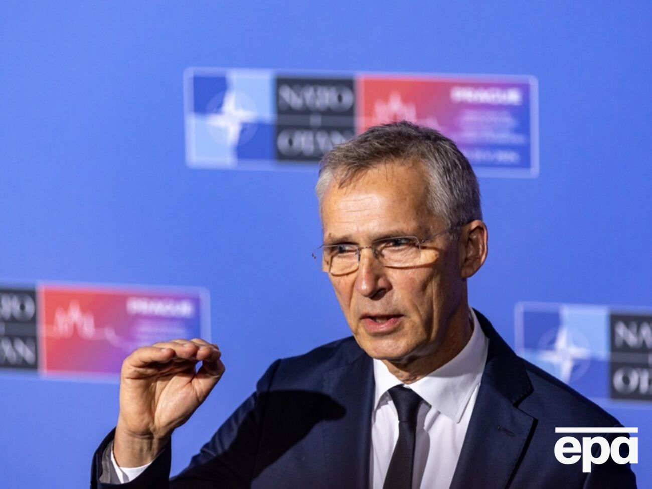 Україні потрібно дати захищатися – Столтенберг