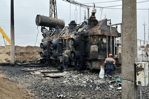 У Києві після падіння уламків ракет зруйновано трансформаторну підстанцію, заявили у ДТЕК