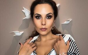 Каменских периодически публикует свои фото без косметики