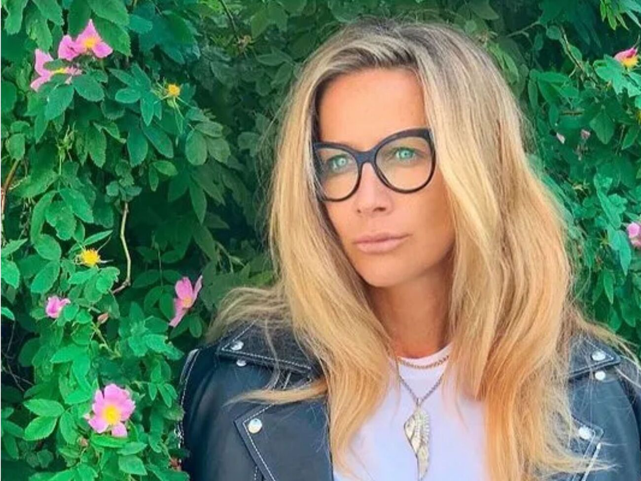 Латынина считает войну гражданской, то есть конфликтом противоречий внутри государства. Внутри! А Украина, простите, снаружи