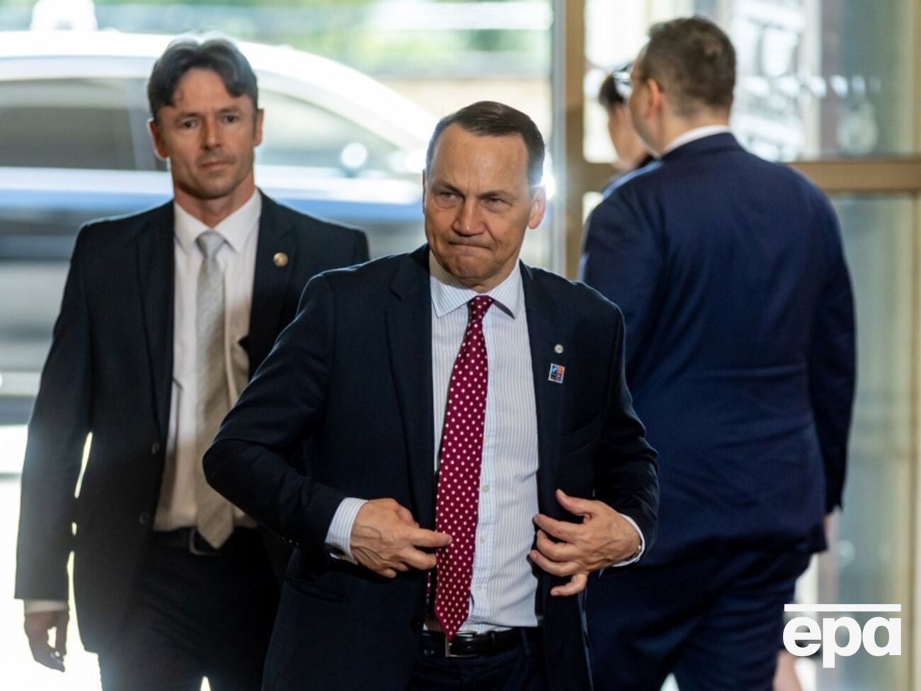 В Польше рассмотрели запрос Киева по обучению украинцев призывного возраста, отметил Сикорский